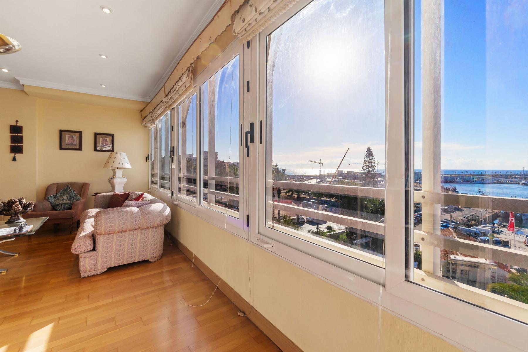 gallery image 3 of Spacious Seafront Apartment in Torrevieja