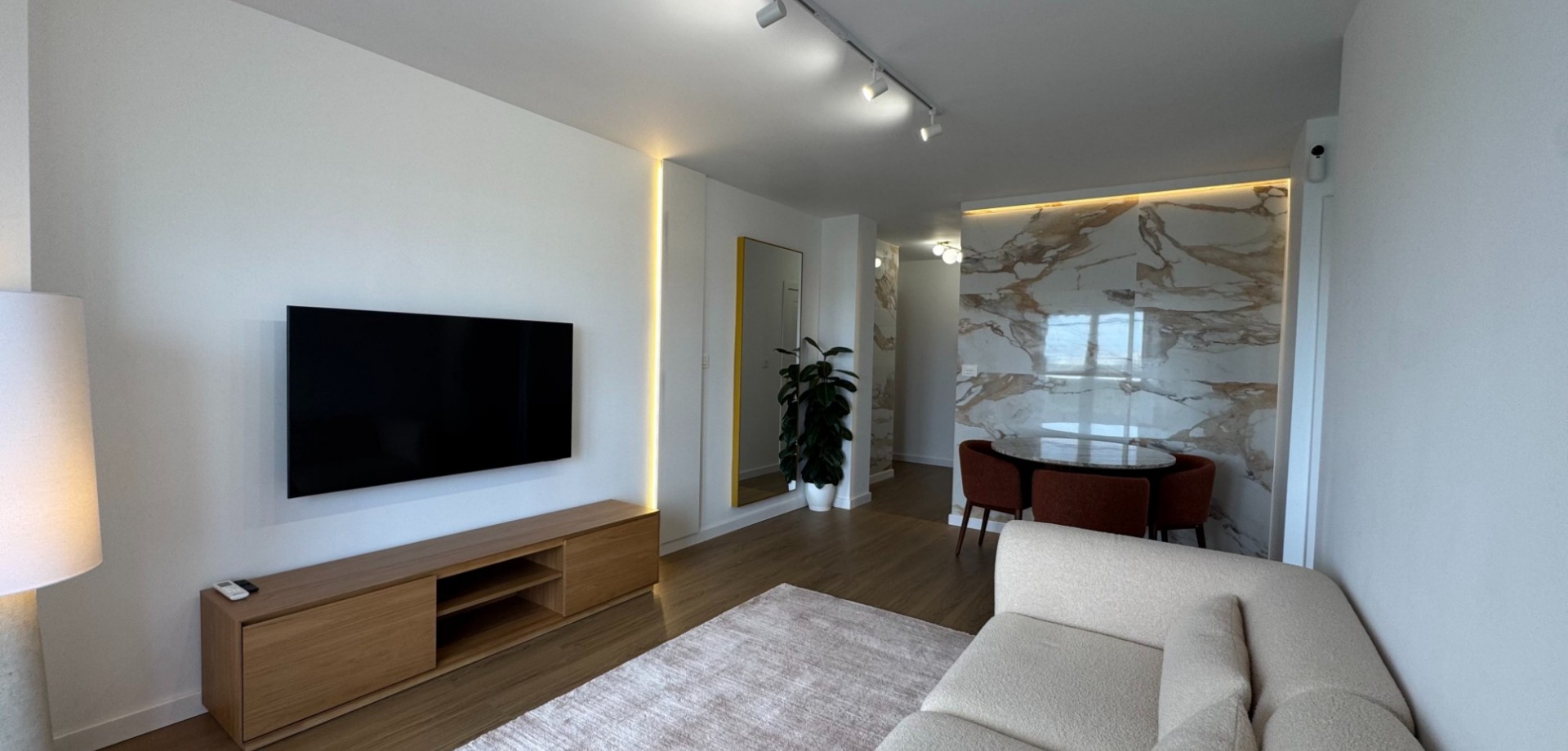 gallery image 1 of 
