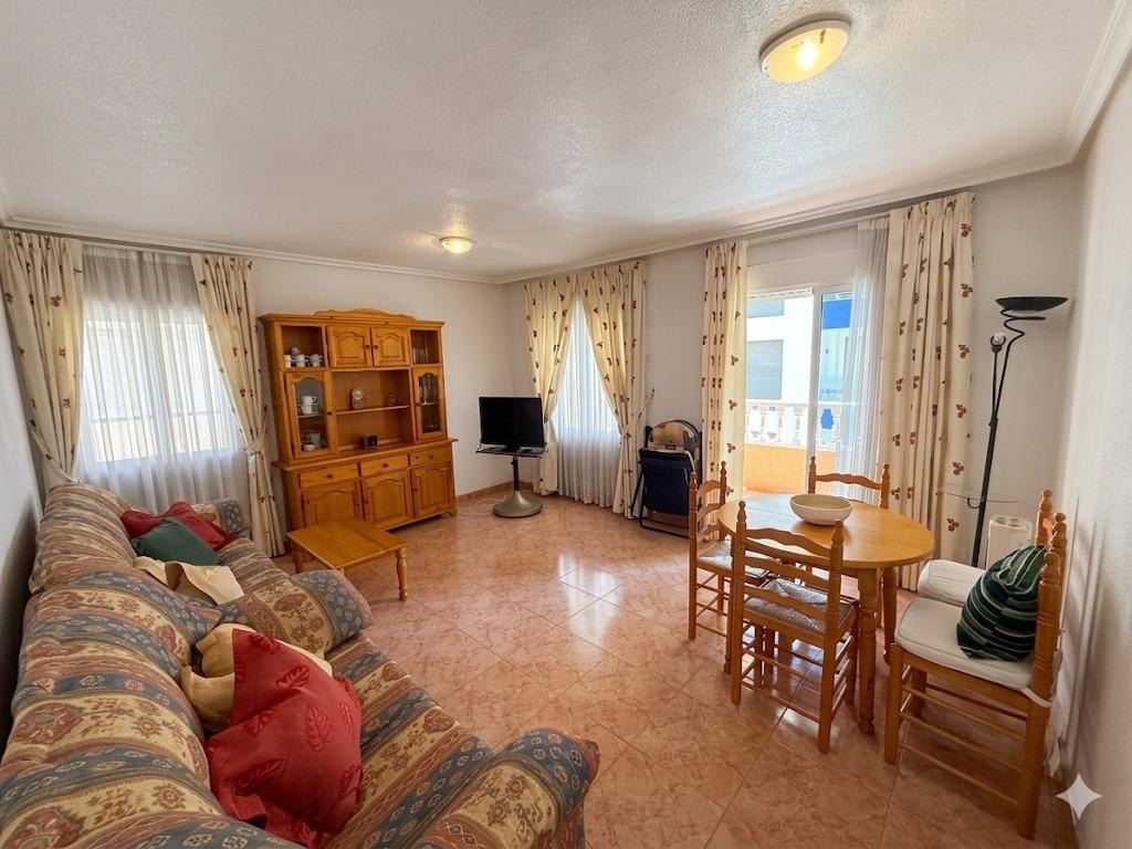 gallery image 3 of Spacious 3-Bedroom Apartment in Torrevieja