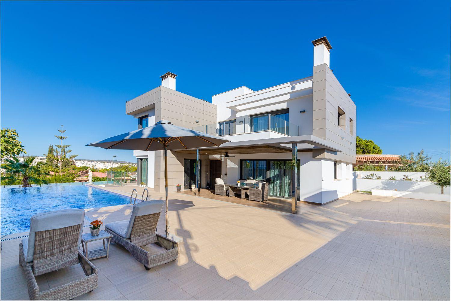 gallery image 2 of Luxurious Smart Villa with Pool in Torrevieja