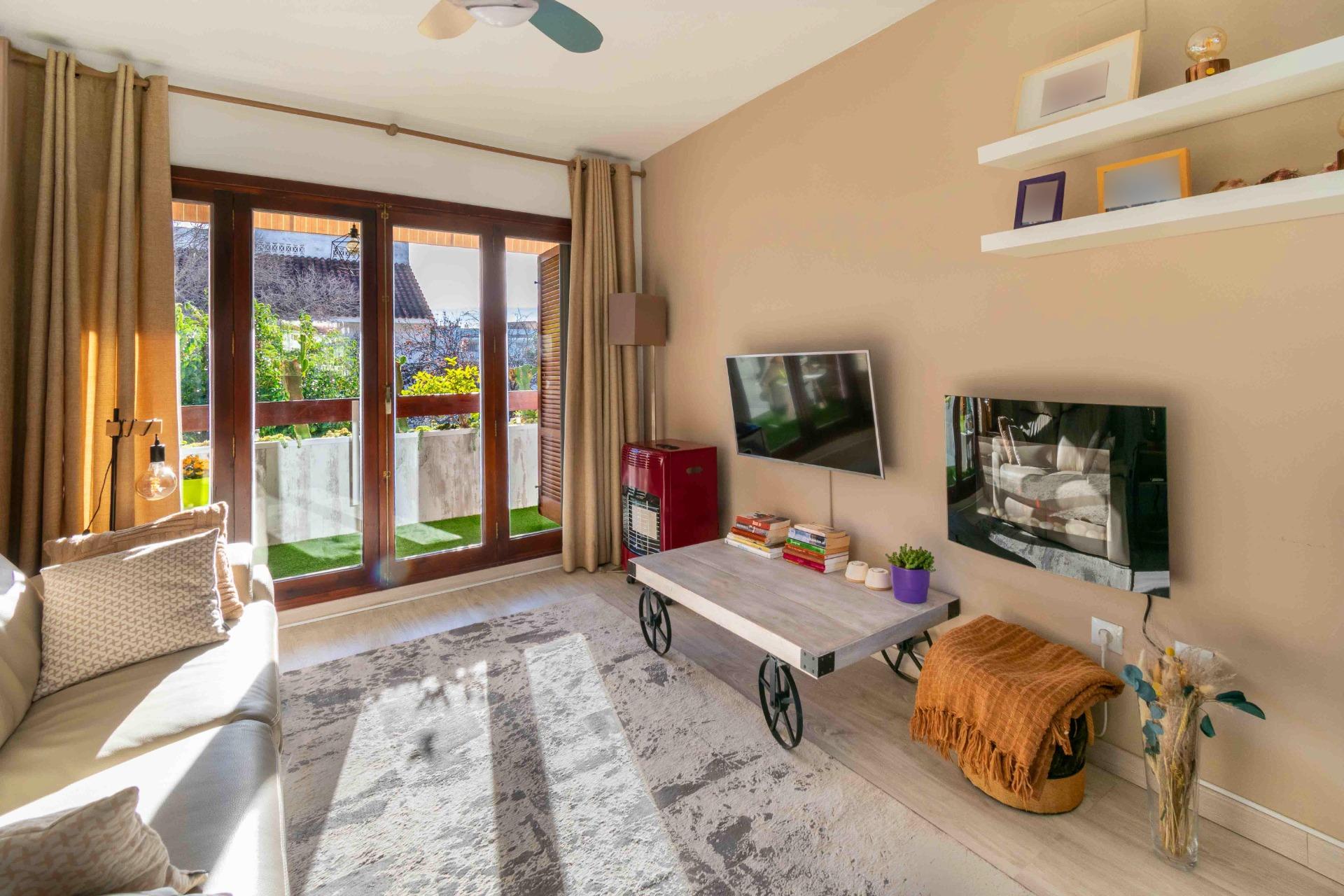 gallery image 4 of Sunny Renovated Duplex Penthouse in Alfaz del Pi