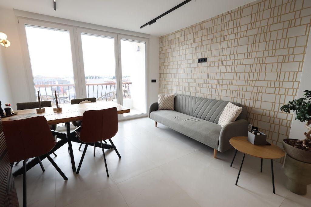 gallery image 4 of Modern 3-Bedroom Apartment in Town Center