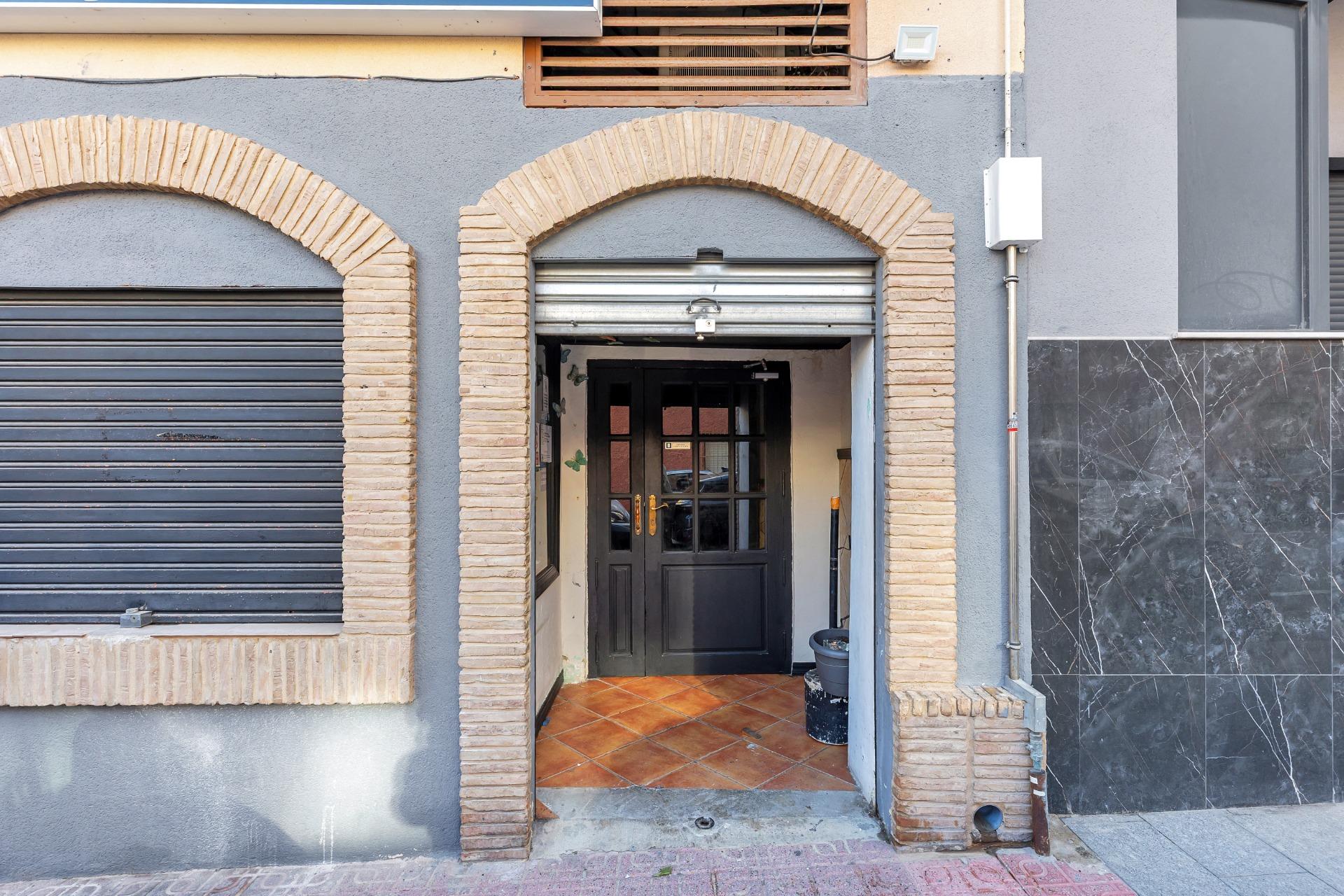 gallery image 2 of Commercial Premises in Torrevieja Center