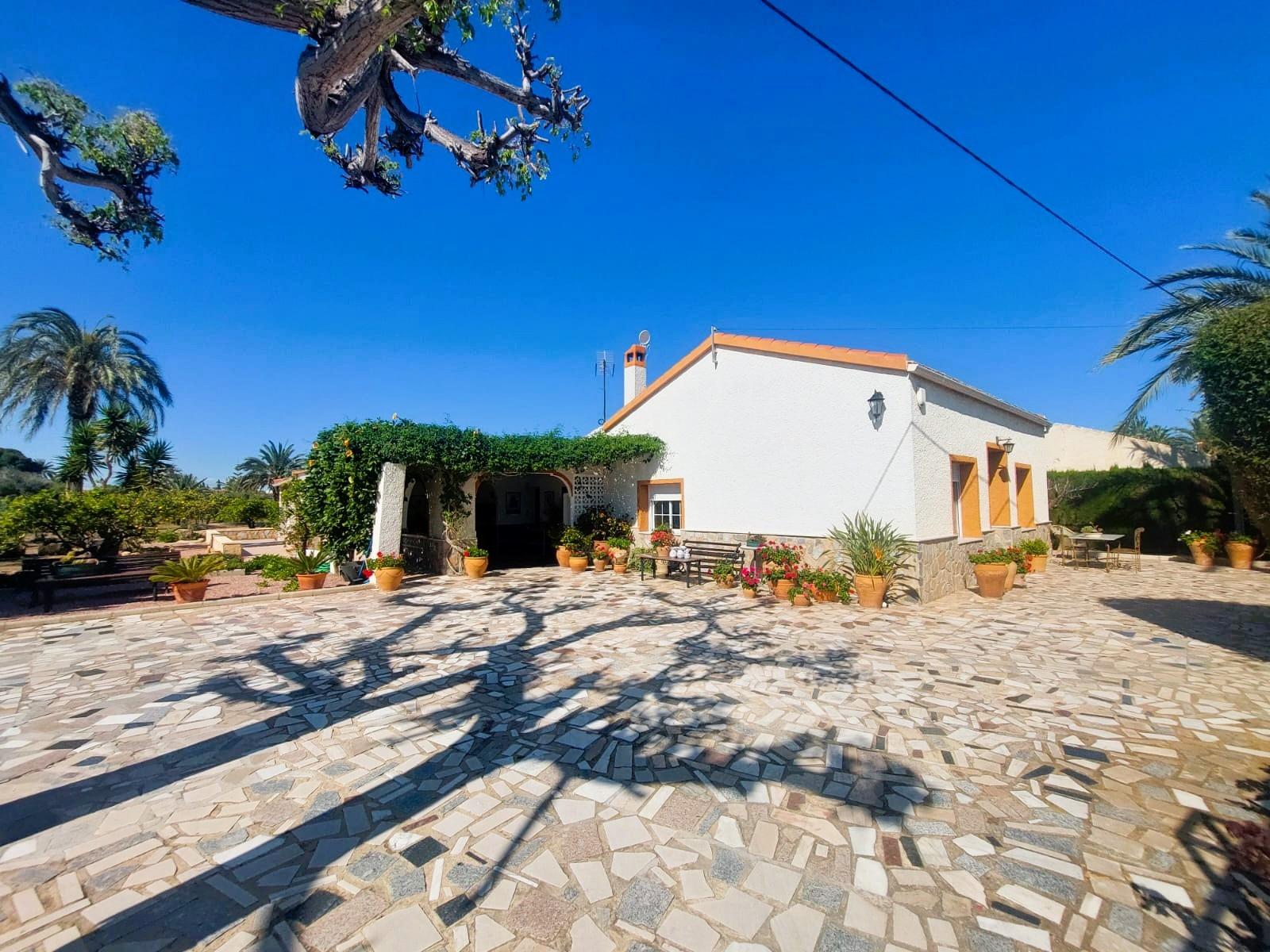 gallery image 2 of Villa Tradicional a Pasos del Mar en La Marina