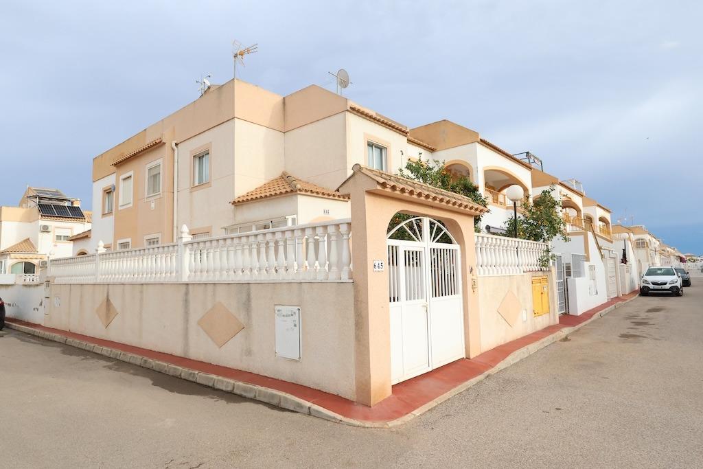 gallery image 2 of Delightful South-Facing Corner Townhouse, Torrevieja
