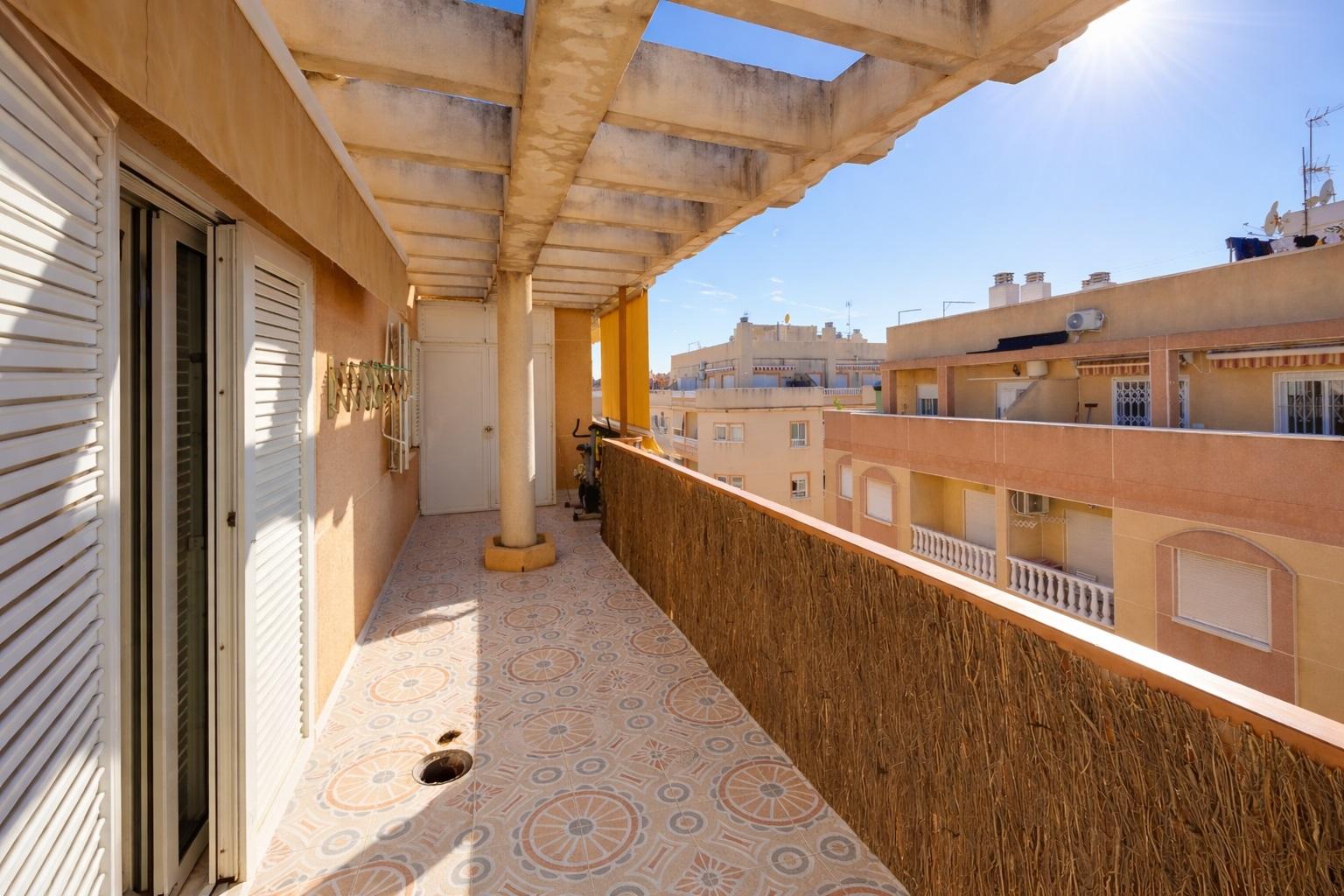 gallery image 2 of Elegant Penthouse in Torrevieja with Solarium