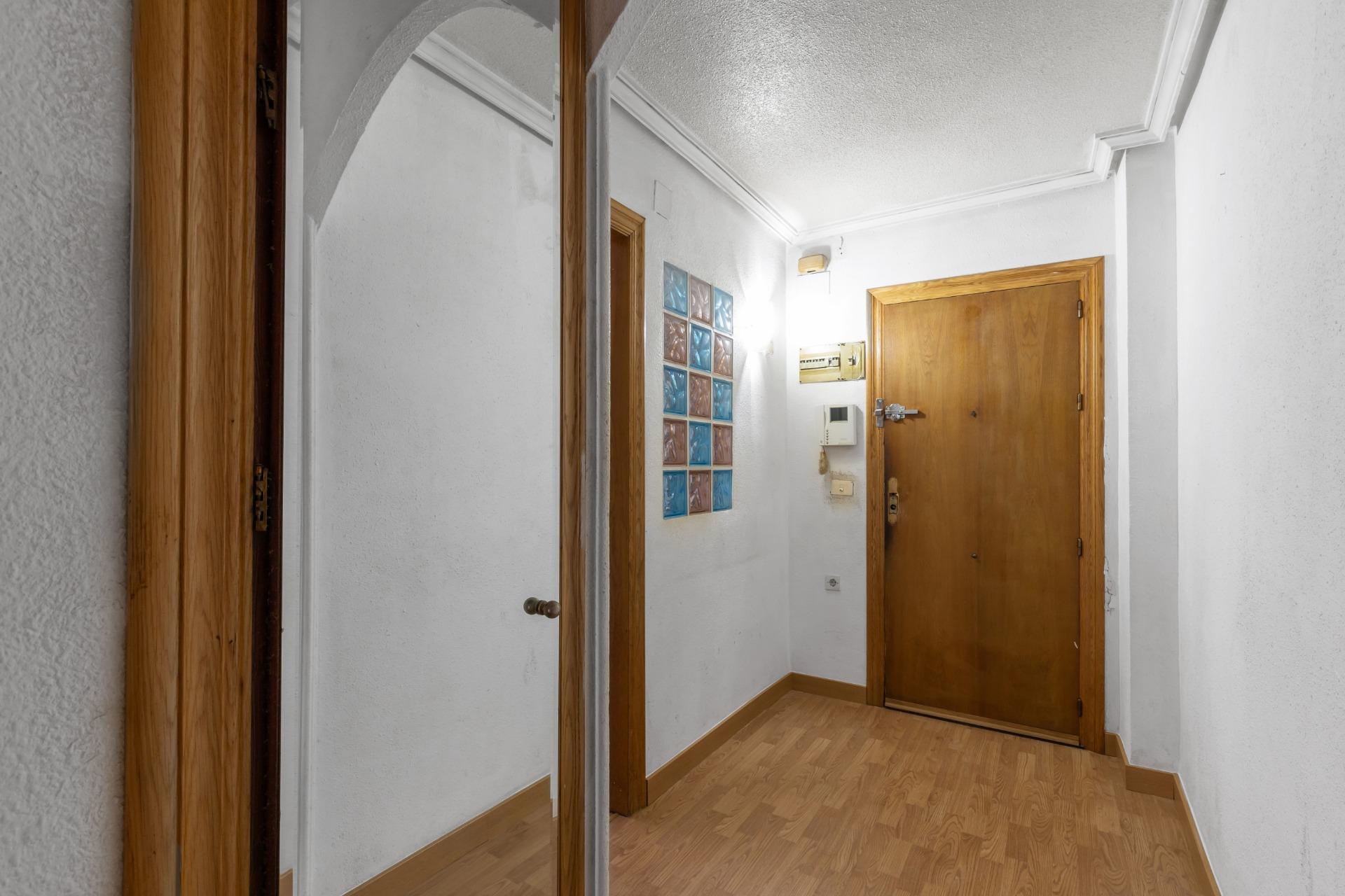 gallery image 2 of South-facing apartment just 500 m from Playa del Cura, Torrevieja