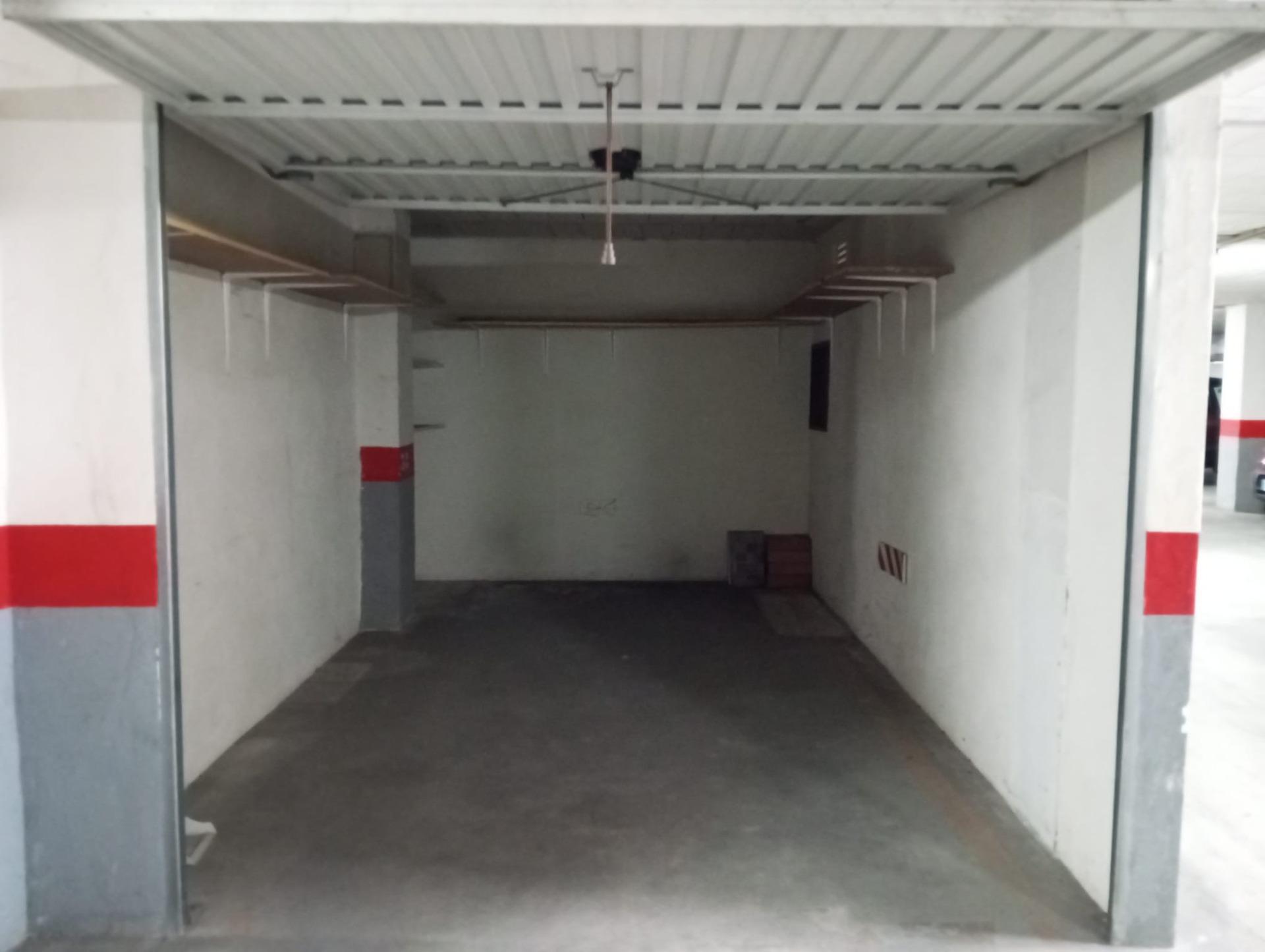 gallery image 2 of Opportunity!! Enclosed parking space in Torrevieja