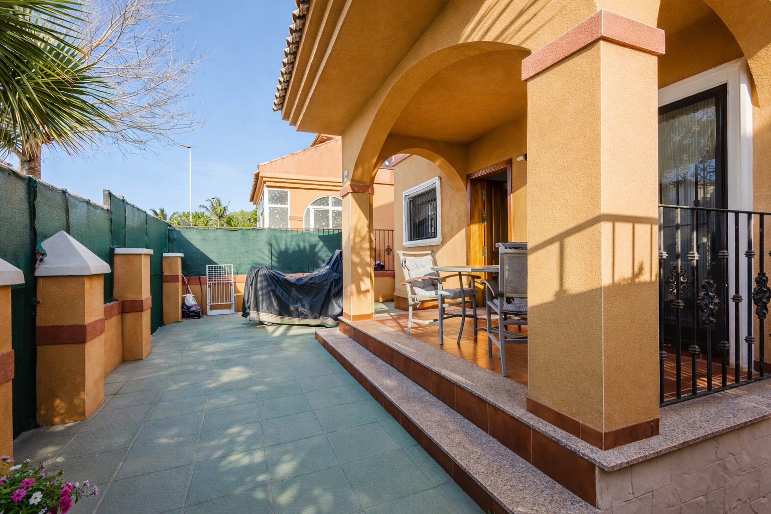 gallery image 2 of Charming Detached Villa in Torrevieja