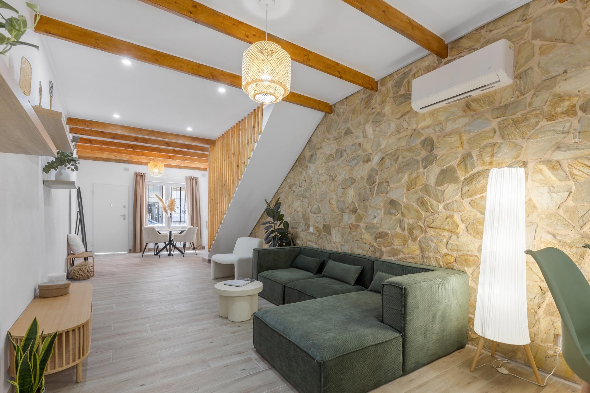 Отремонтированный дом в центре Торревьехи, рядом с площадью Конституции и всего в 650 метрах от моря