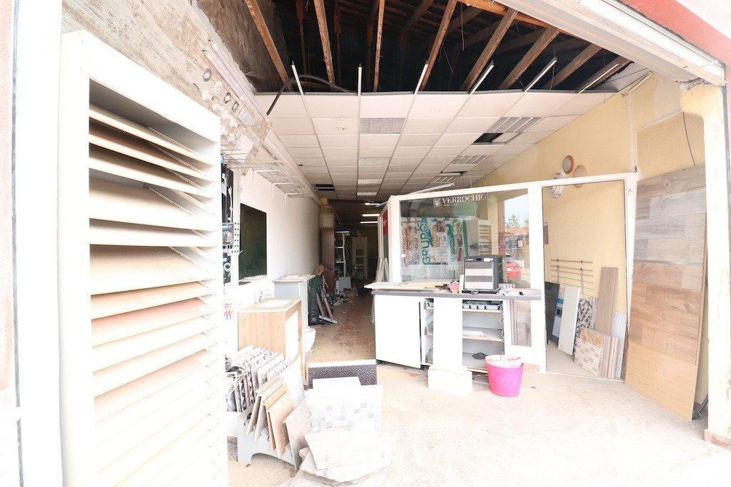 gallery image 1 of Versatile 140 sqm Space in Torrevieja