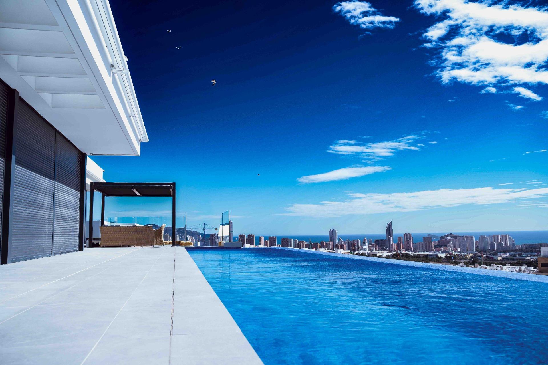 Элитная вилла с видом на море в Финестрате