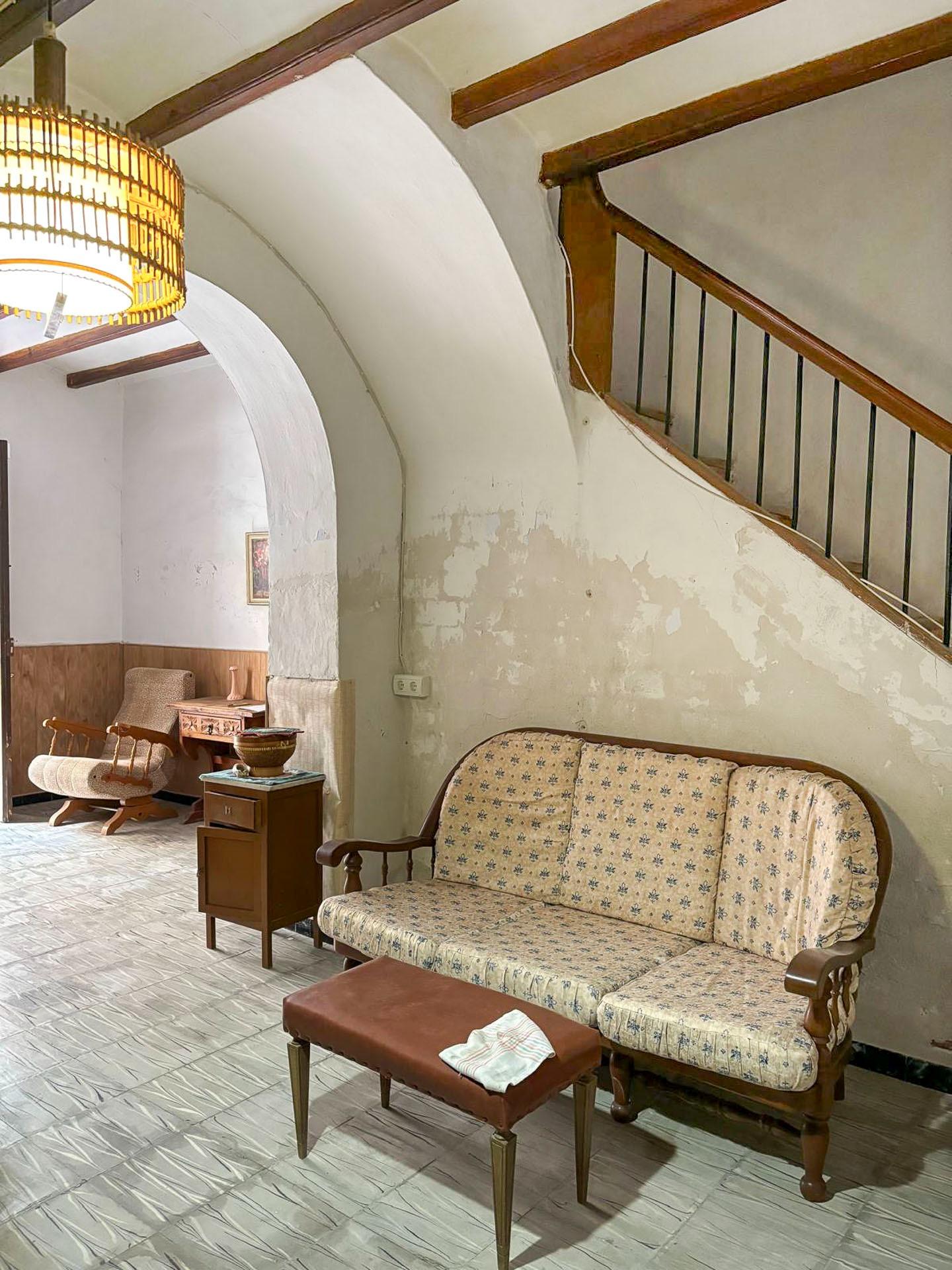 gallery image 1 of Central Townhouse in Alfaz del Pi for Renovation