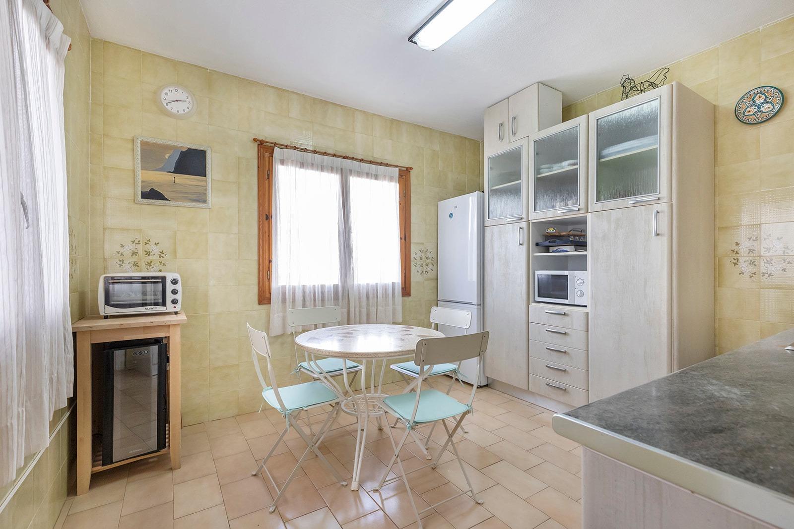 gallery image 1 of Townhouse in Residencial Calas Blancas – 6 Bedrooms - Only 500m from Playa del Cura 🏖️