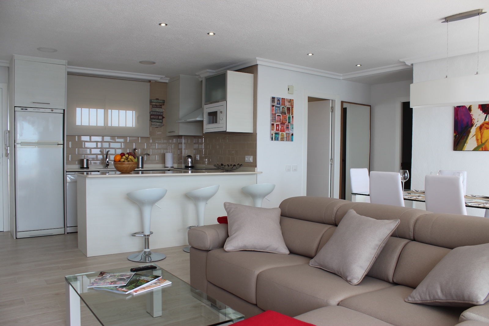 gallery image 2 of Renovated Mil Palmeras Apartment with Sea Views