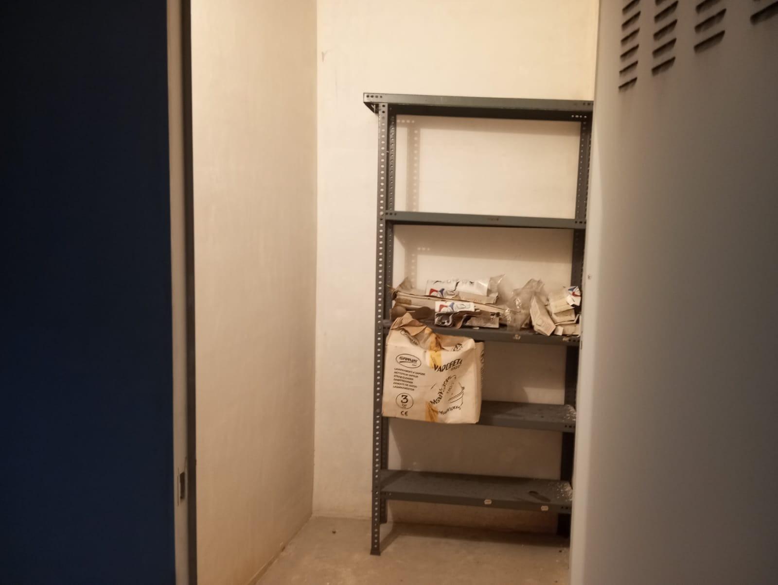 gallery image 3 of Garage space with storage in La Mata