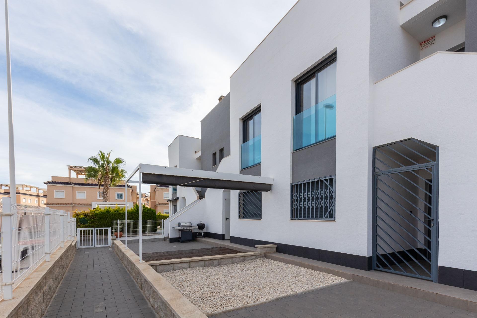 gallery image 2 of Top Floor Bungalow with Private Solarium – Oasis Beach 7, Punta Prima (Torrevieja)