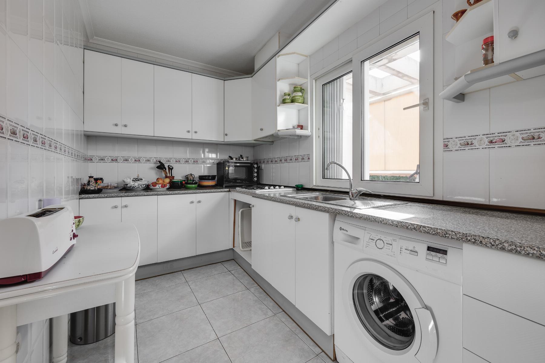 gallery image 4 of Elegant Penthouse in Torrevieja with Solarium