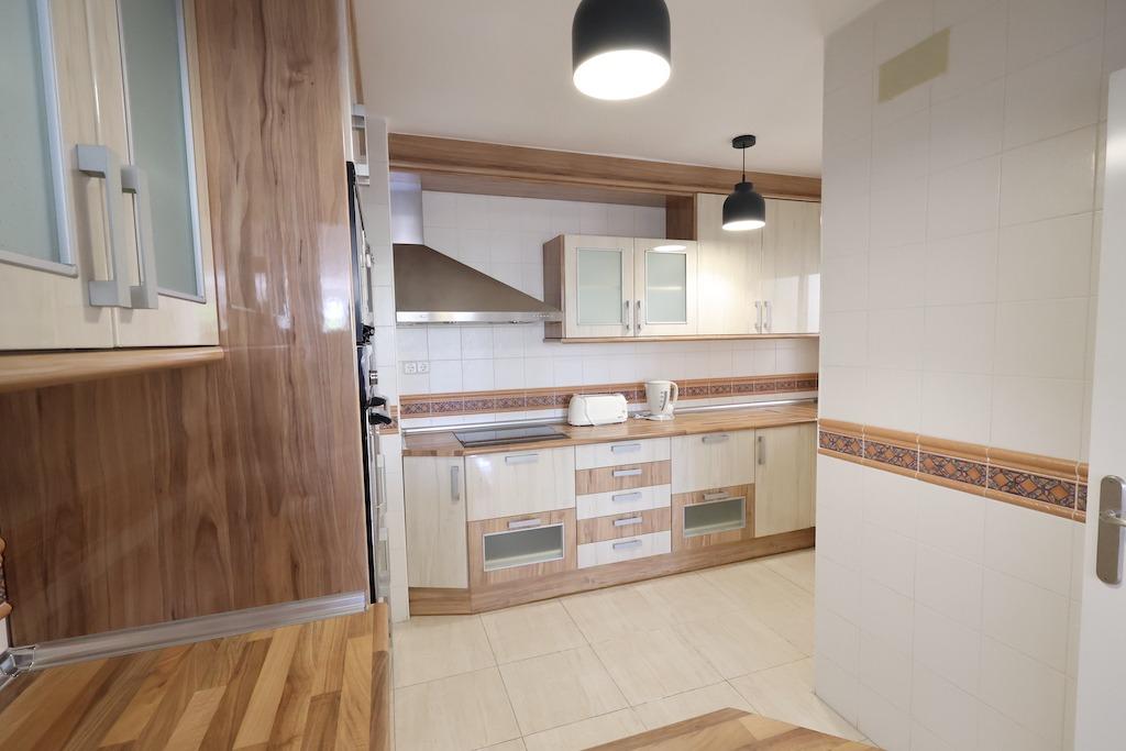 gallery image 3 of Modern 3-Bed Apartment Near Torrevieja Port