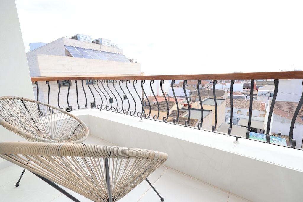 gallery image 1 of Modern 3-Bedroom Apartment in Town Center