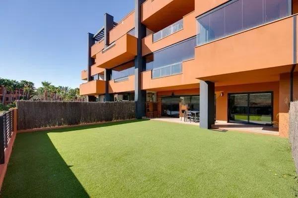 gallery image 2 of Luxury Ground-Floor Apartment Palapagolf II