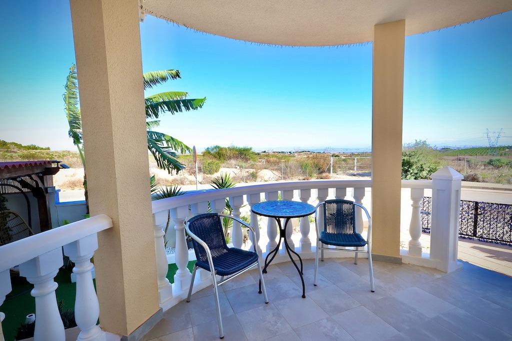 gallery image 2 of Modern 4-Bedroom Corner Villa in San Miguel