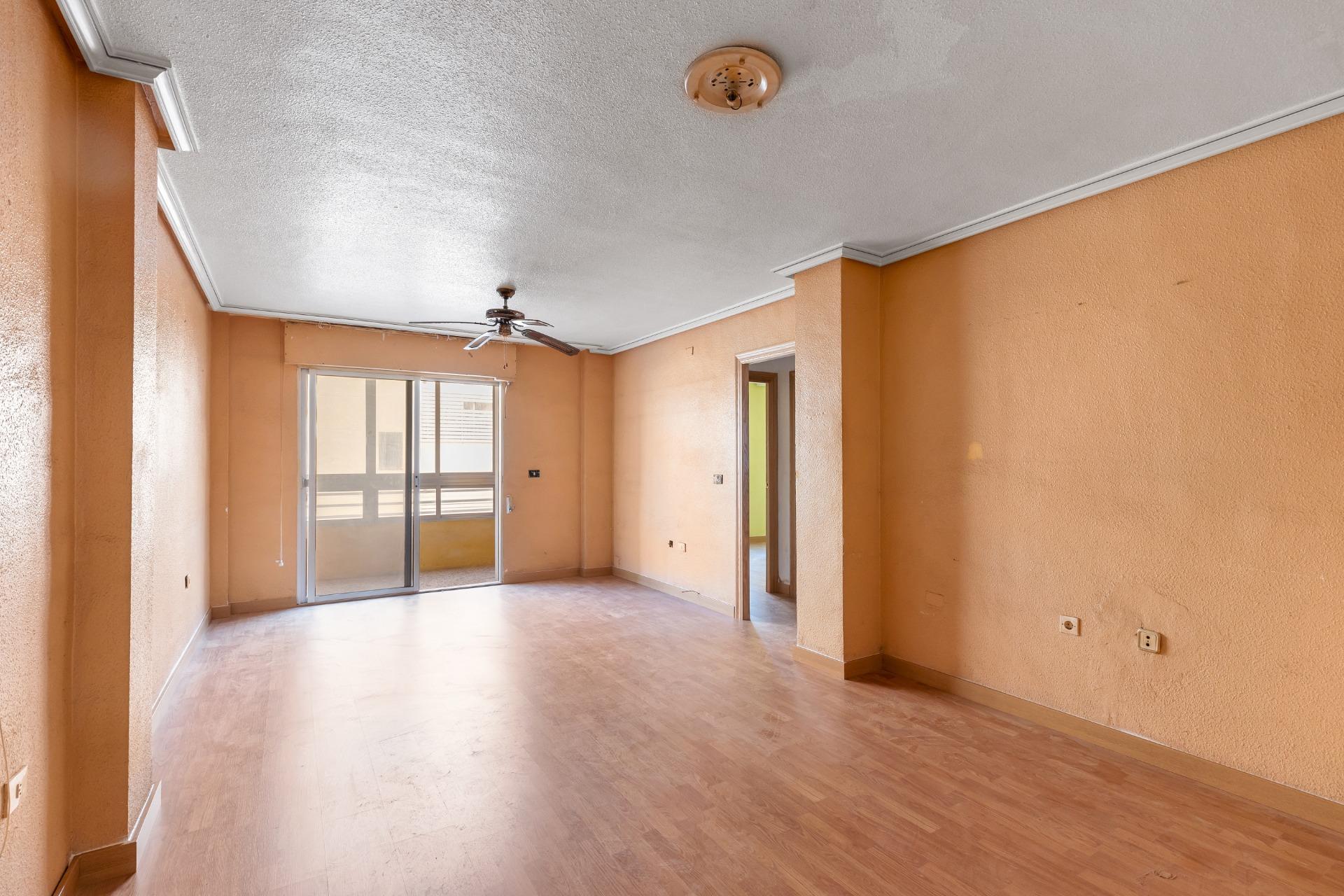 gallery image 1 of South-facing apartment just 500 m from Playa del Cura, Torrevieja