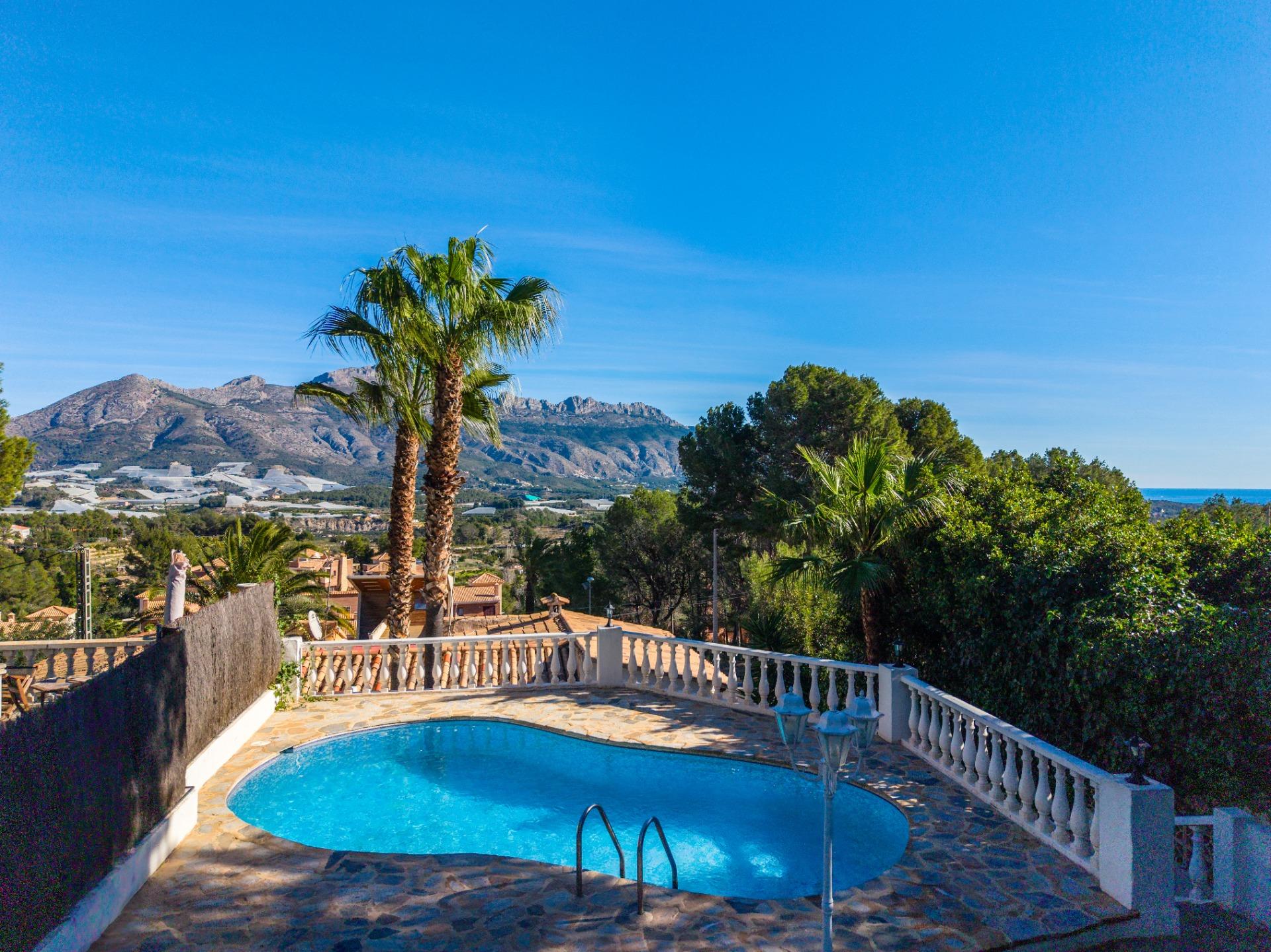 gallery image 3 of Charming Townhouse with Independent Apartment