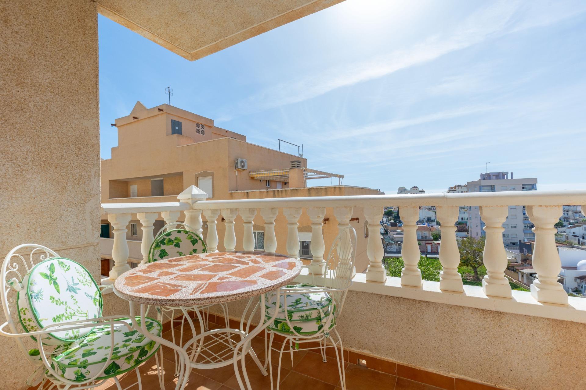 gallery image 3 of Vue sur le lever du soleil et brise méditerranéenne à Nueva Torrevieja ! 2 chambres + piscine commune