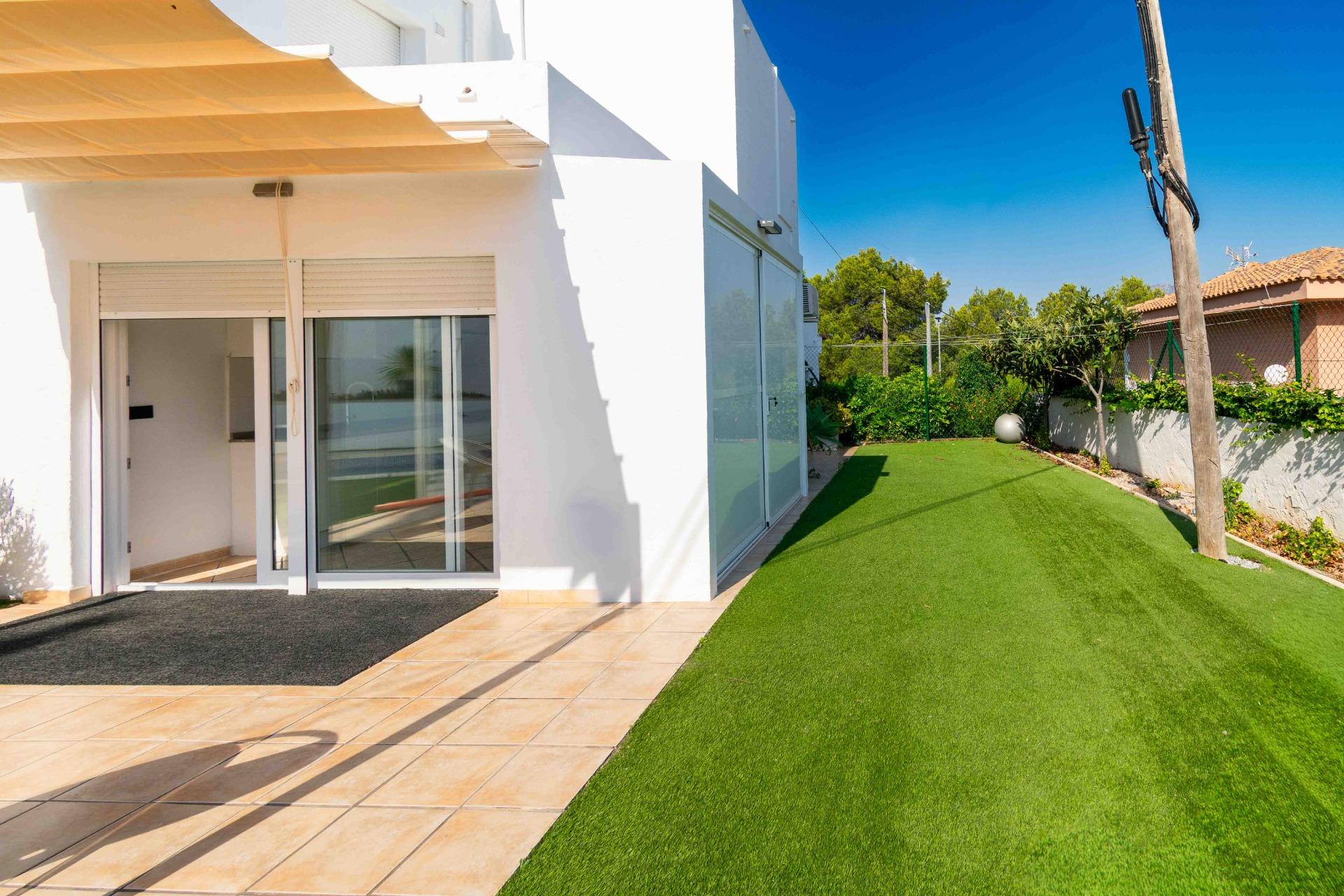 gallery image 3 of Elegant 4-Bedroom Villa in Albir