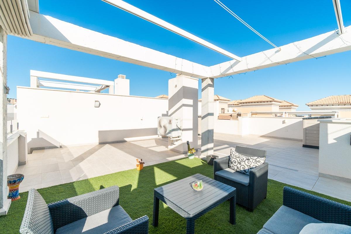 gallery image 4 of Modern Top-Floor Bungalow with Solarium in Orihuela Costa