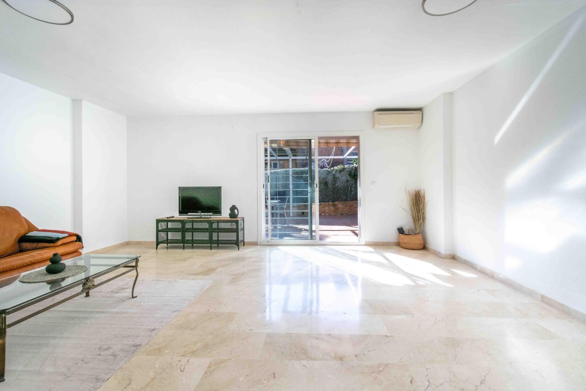 gallery image 4 of Central Townhouse with Pool in Alfaz del Pi