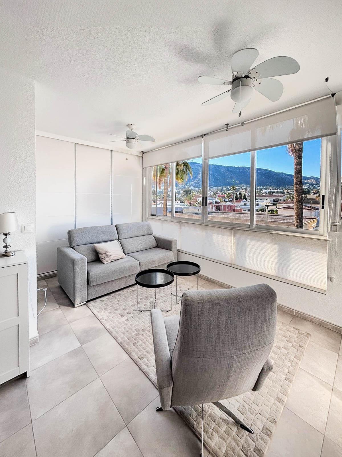 Альбир: Отремонтированная квартира у моря