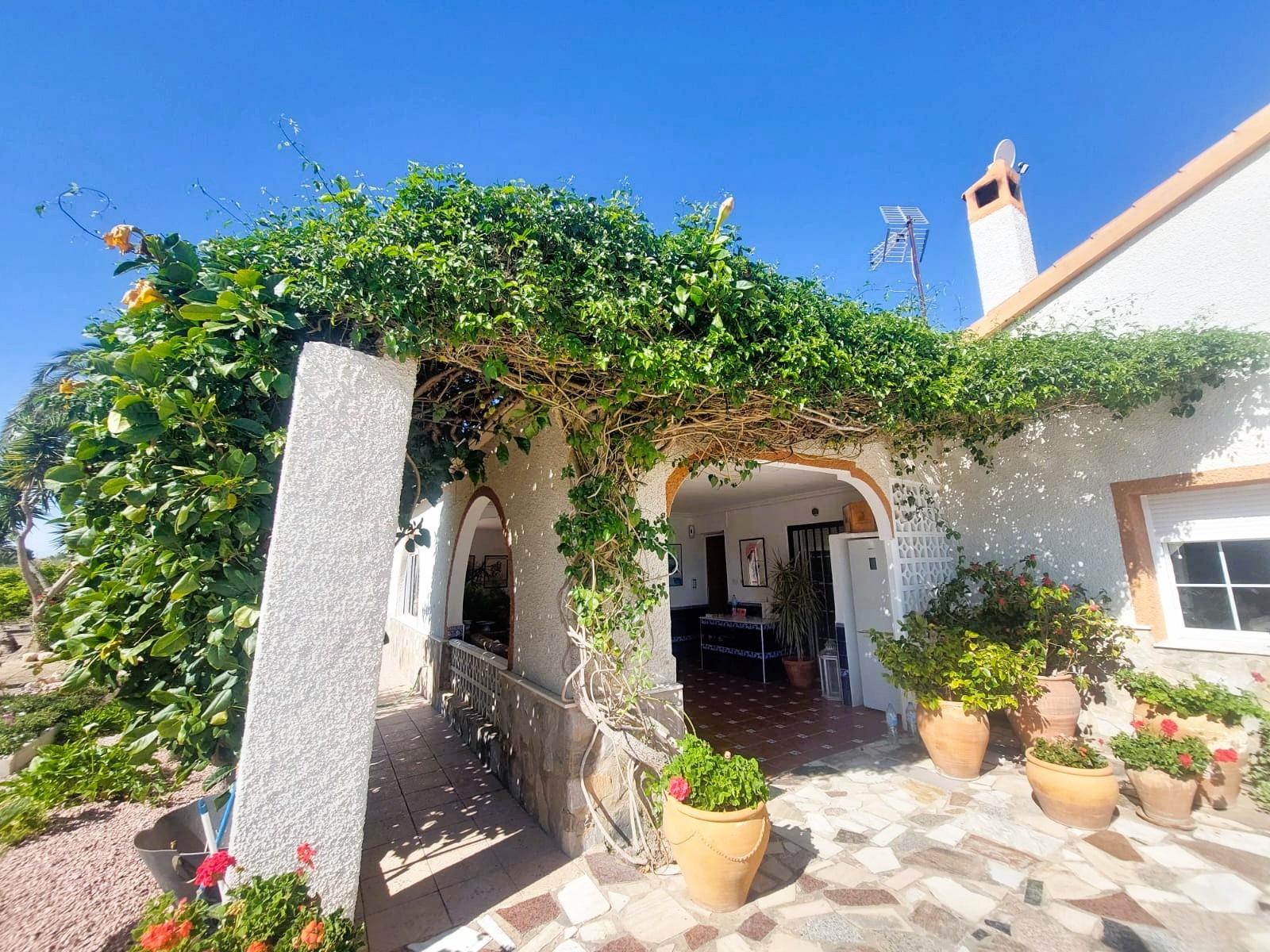 gallery image 3 of Villa Tradicional a Pasos del Mar en La Marina