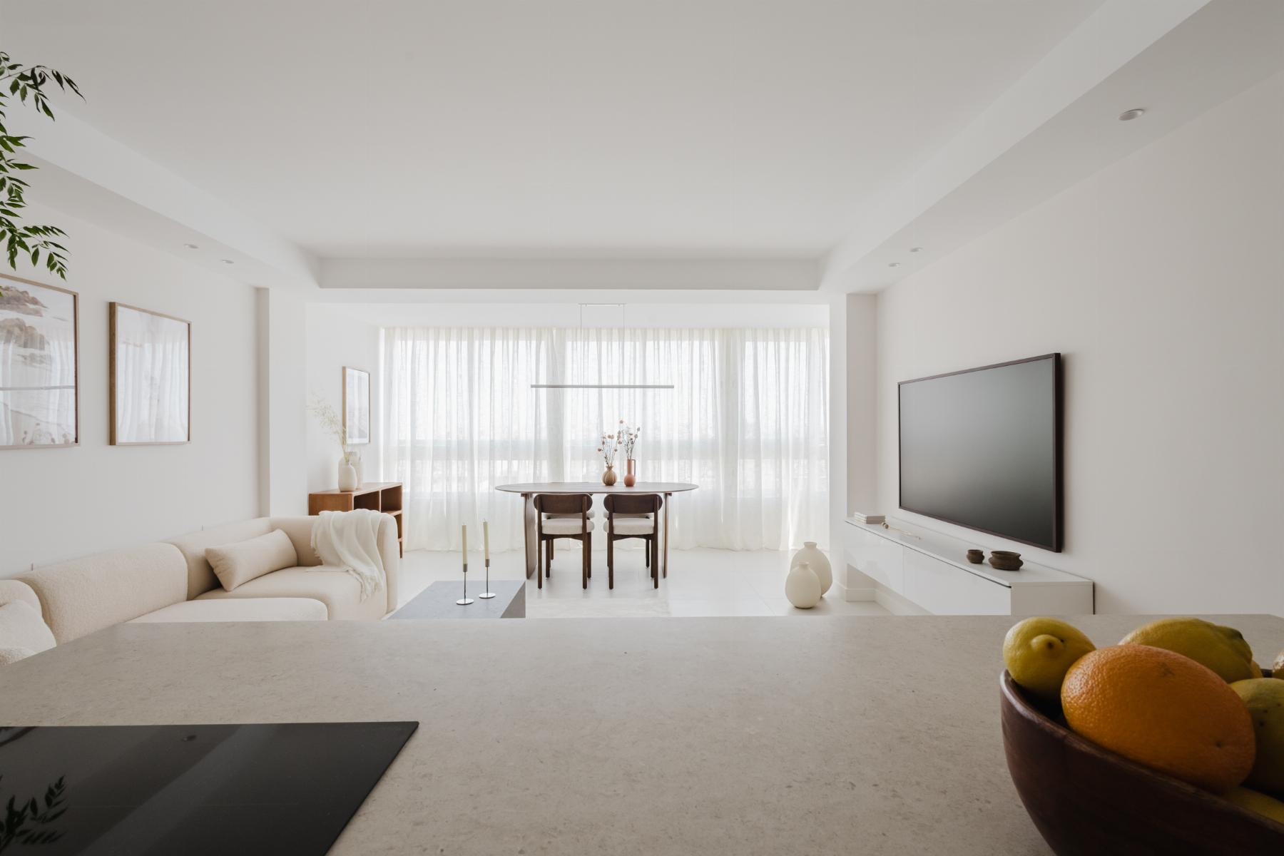 gallery image 2 of Luxury Seafront Apartment in Torrevieja