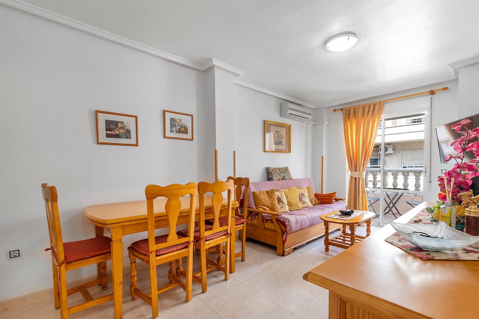gallery image 2 of Charming 2-Bedroom Apartment in Central Torrevieja