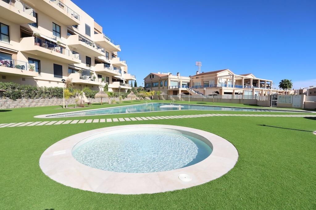 gallery image 2 of Modern 2-Bedroom Apartment in La Zenia