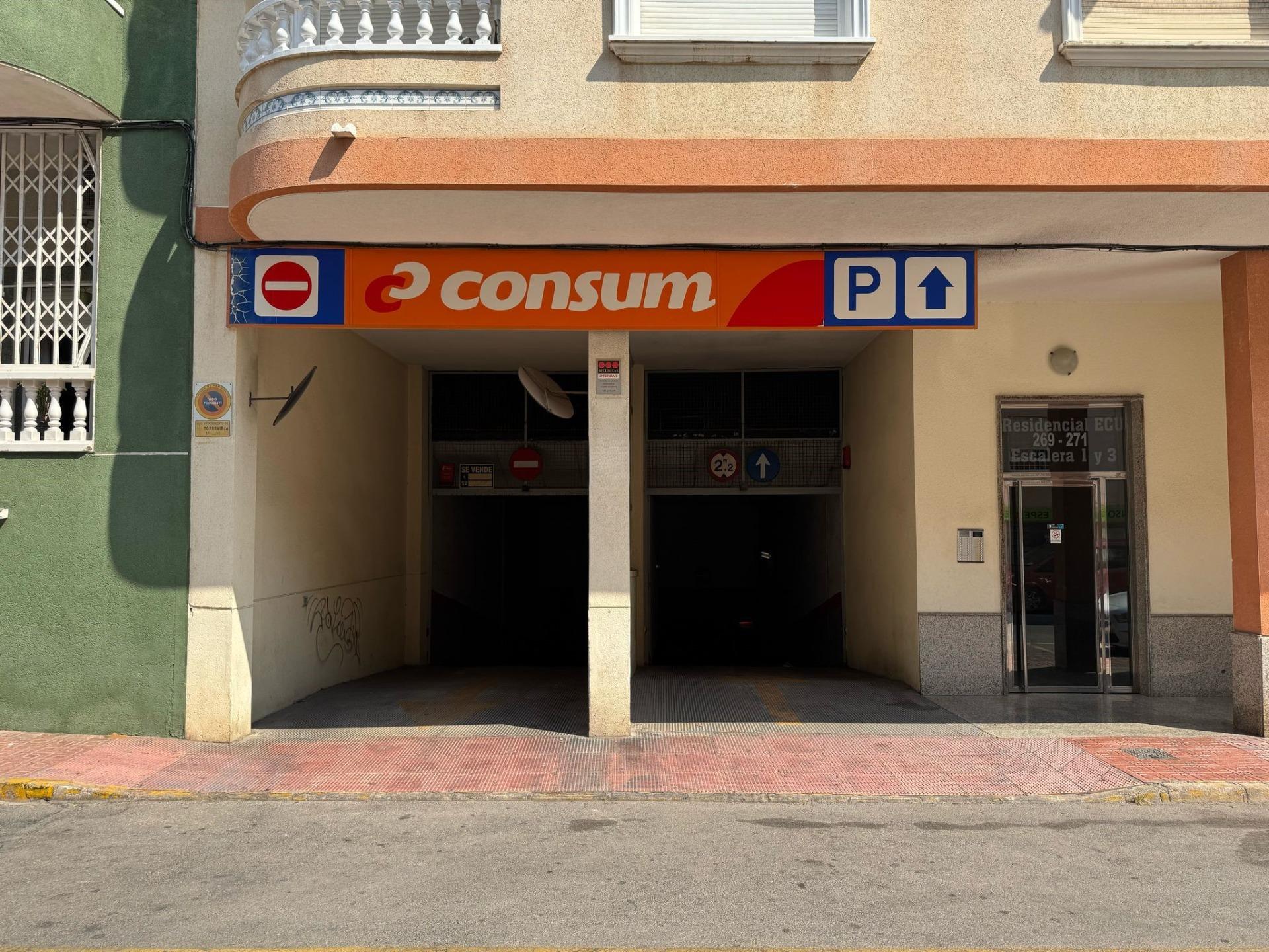 gallery image 3 of Secure Parking Space in Central Torrevieja