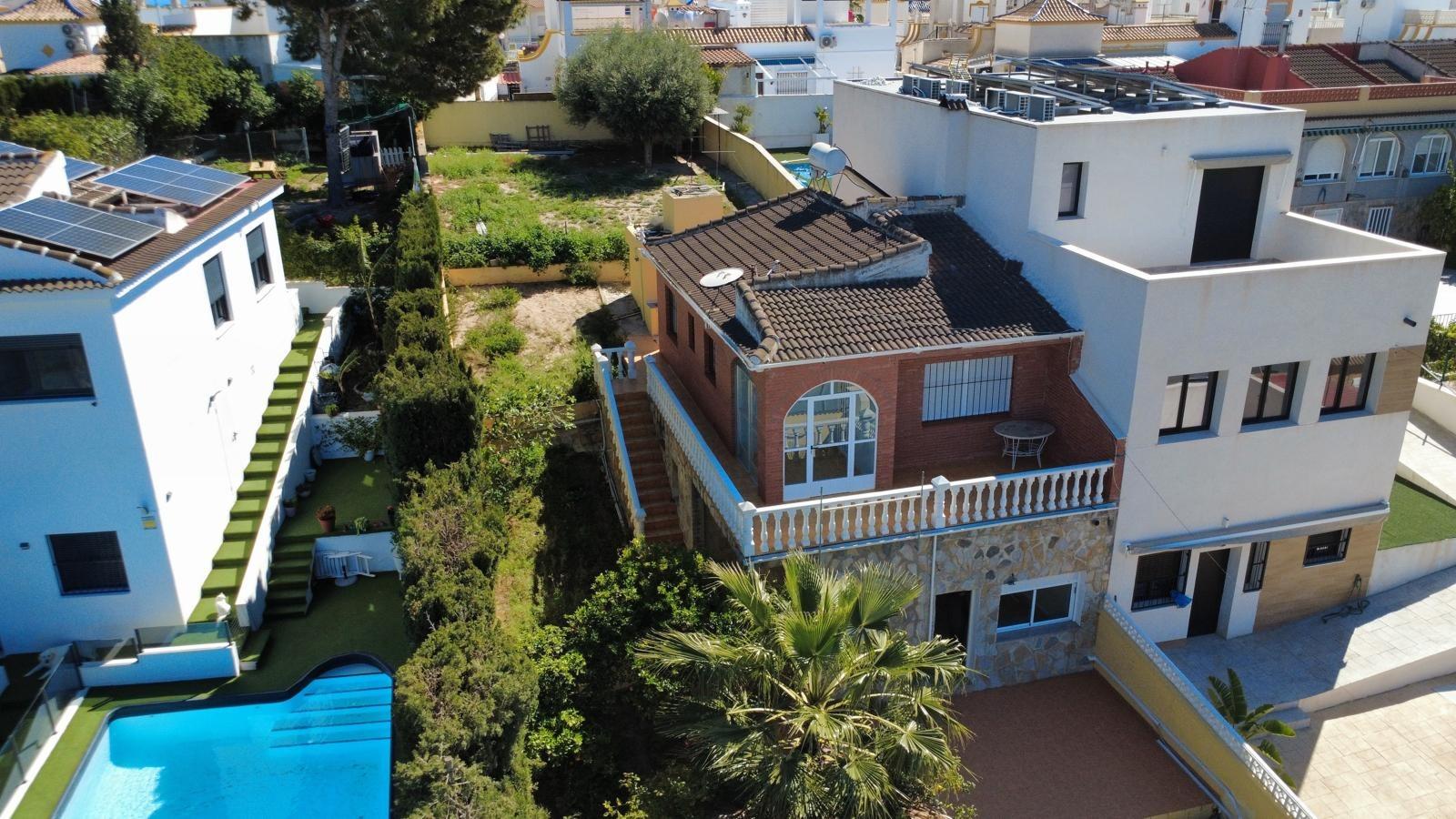 gallery image 2 of Semi-detached Villa in Los Balcones with Park Views