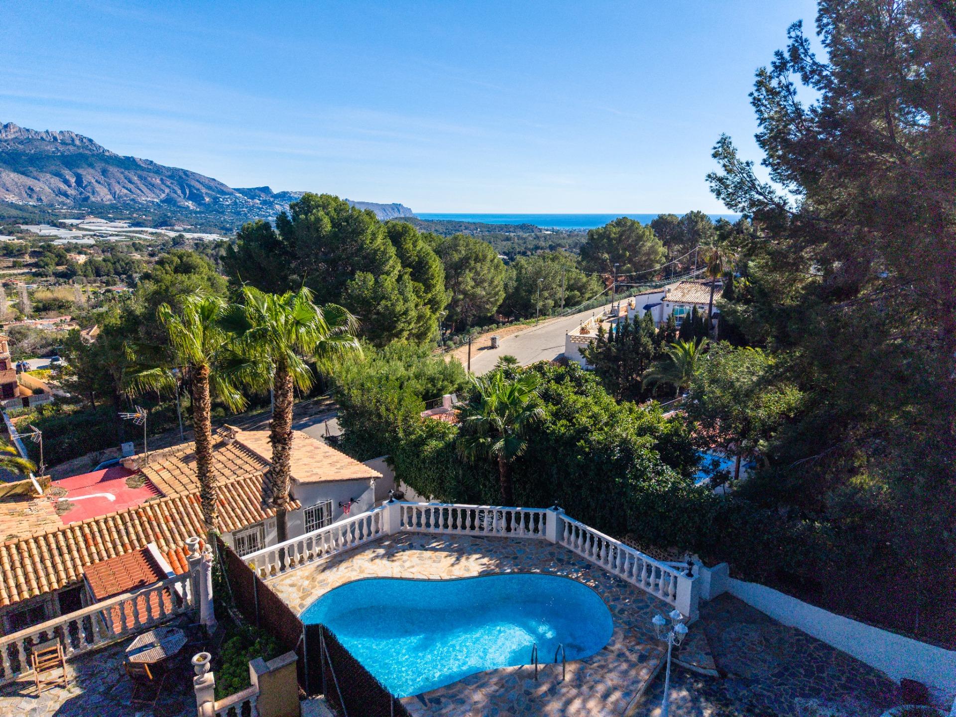 gallery image 4 of Charming Townhouse with Independent Apartment