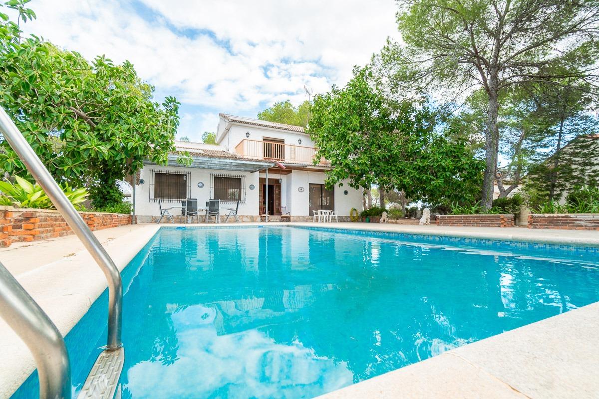 Очаровательная вилла с 4 спальнями в Пинар-де-Камповерде