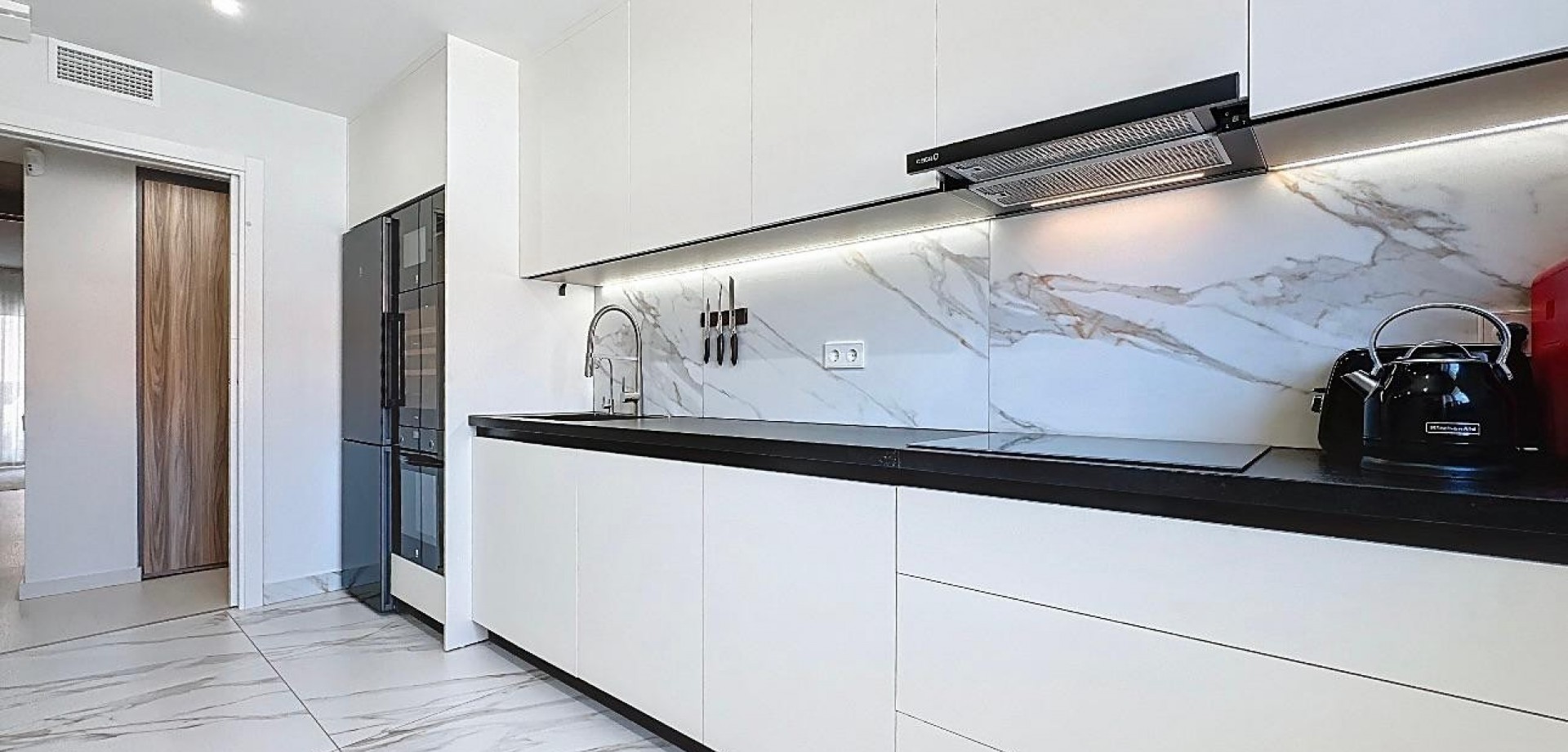 gallery image 4 of 