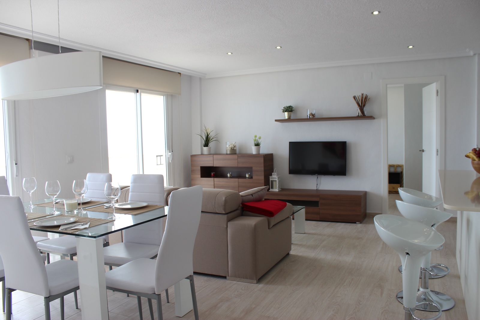 gallery image 1 of Renovated Mil Palmeras Apartment with Sea Views