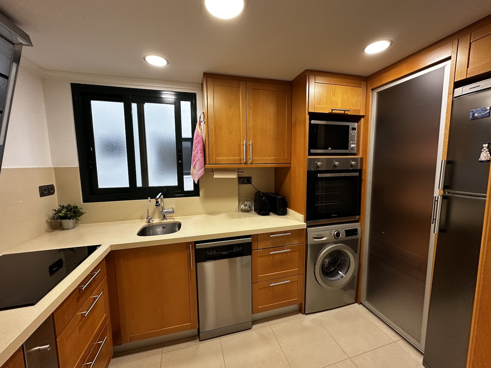 gallery image 3 of Luxurious Apartment with Sea Views in Guardamar