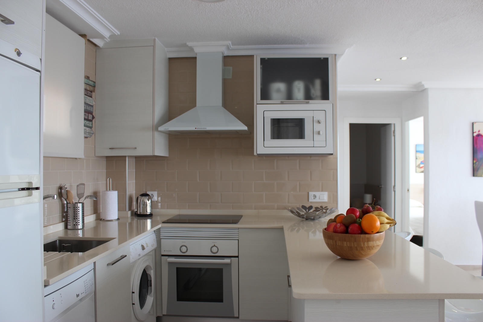 gallery image 3 of Renovated Mil Palmeras Apartment with Sea Views