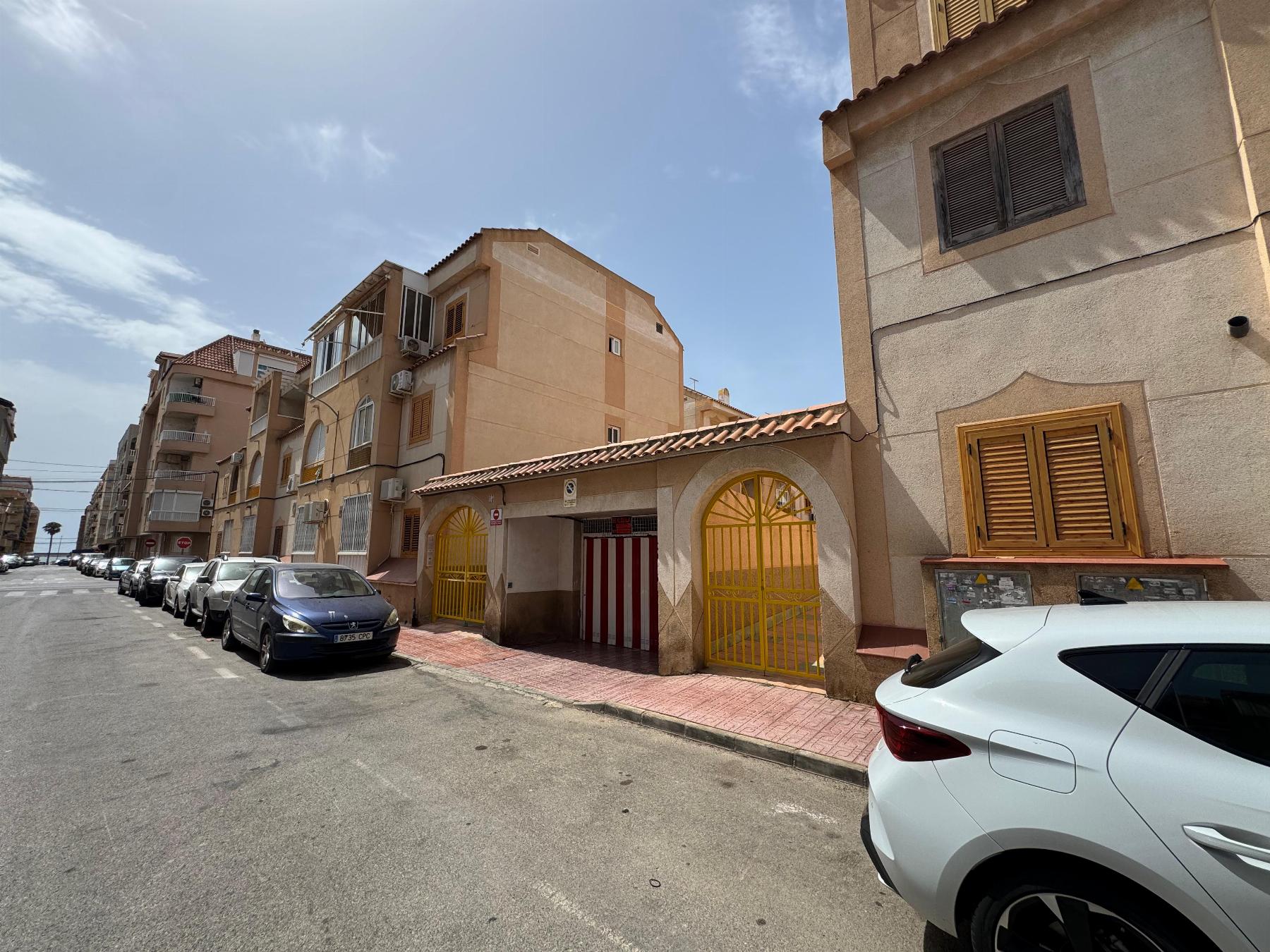 gallery image 4 of Secure Garage in Torrevieja, 300m from Beach