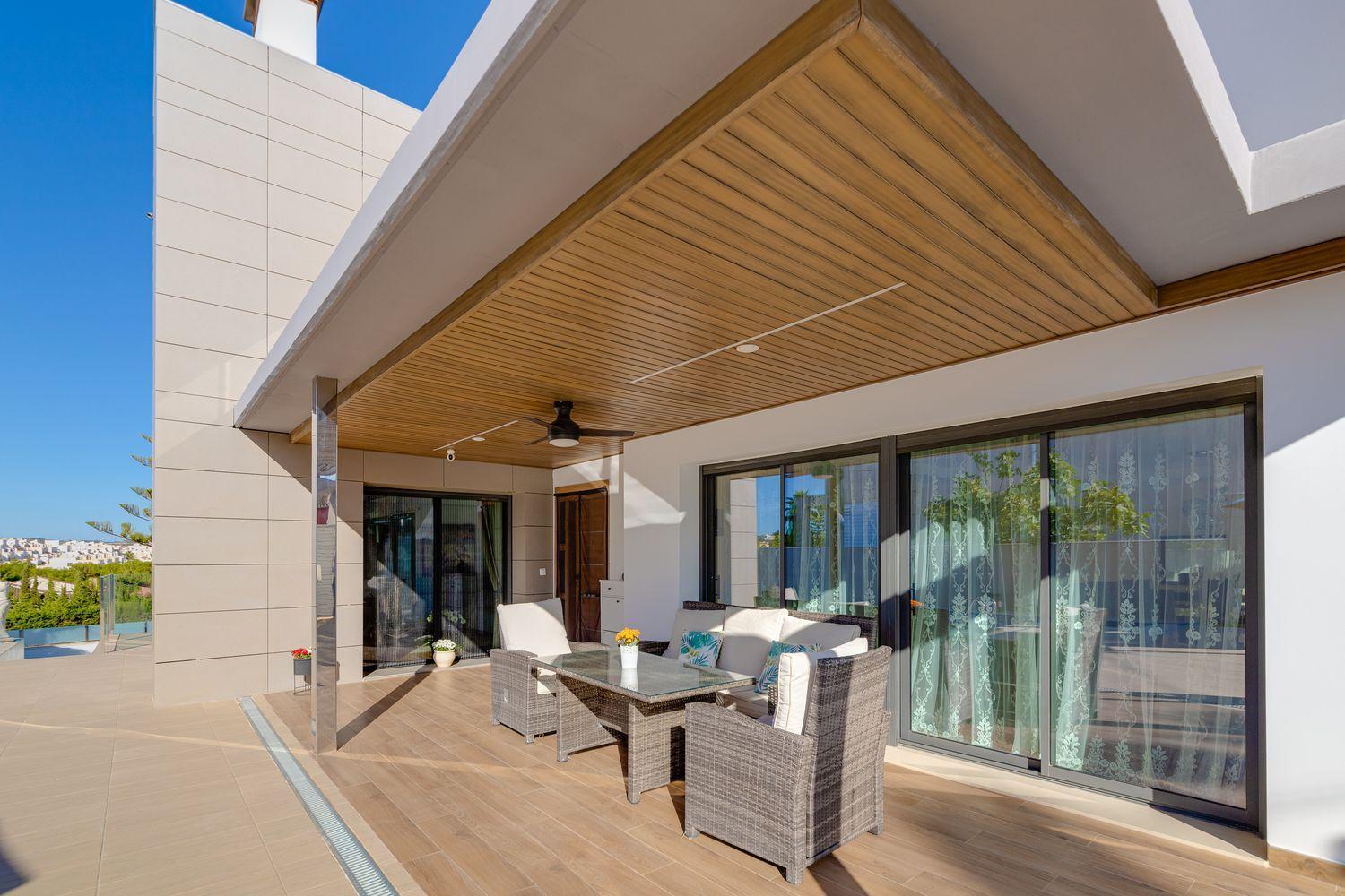 gallery image 3 of Luxurious Smart Villa with Pool in Torrevieja