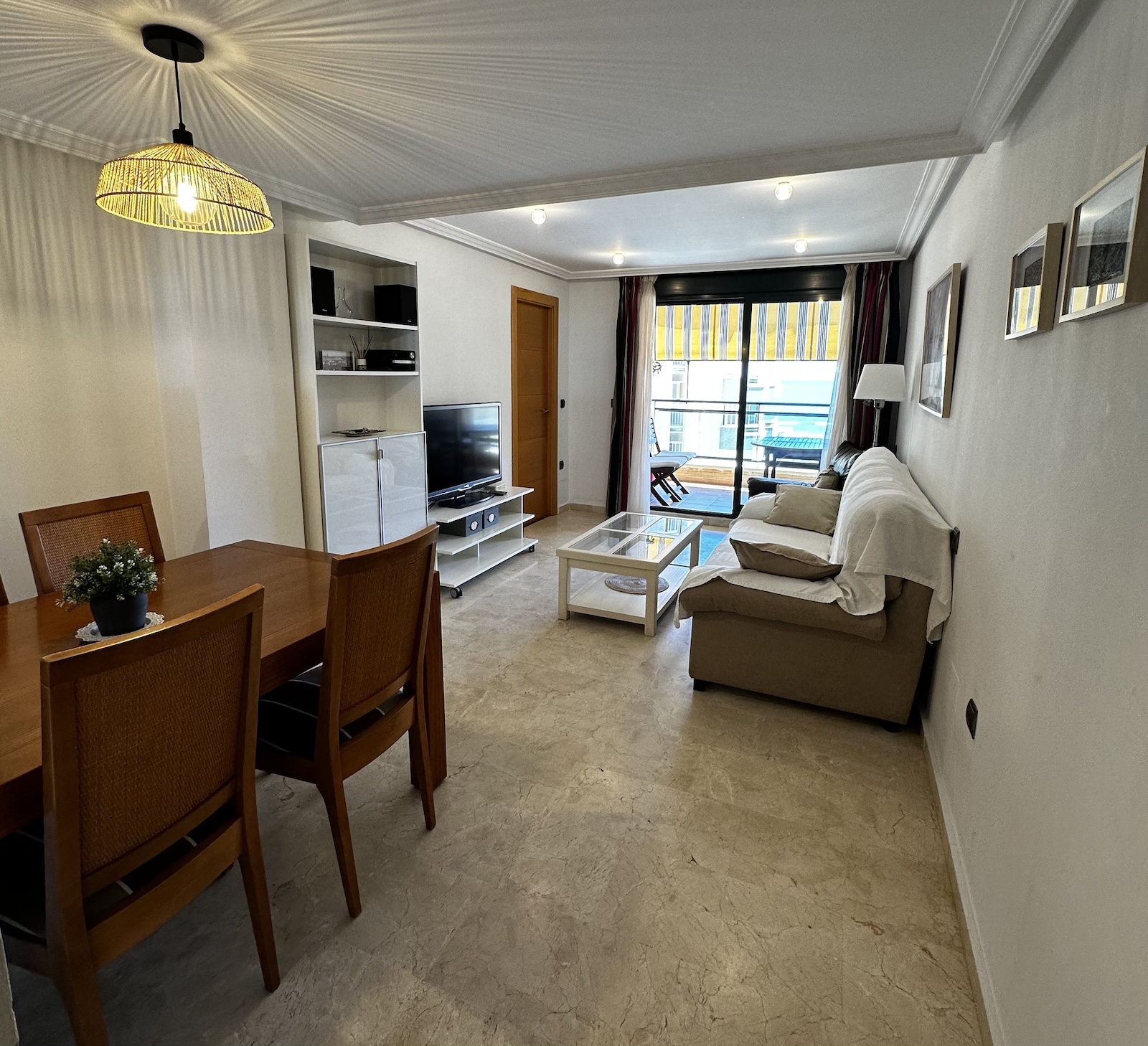 gallery image 2 of Luxurious Apartment with Sea Views in Guardamar