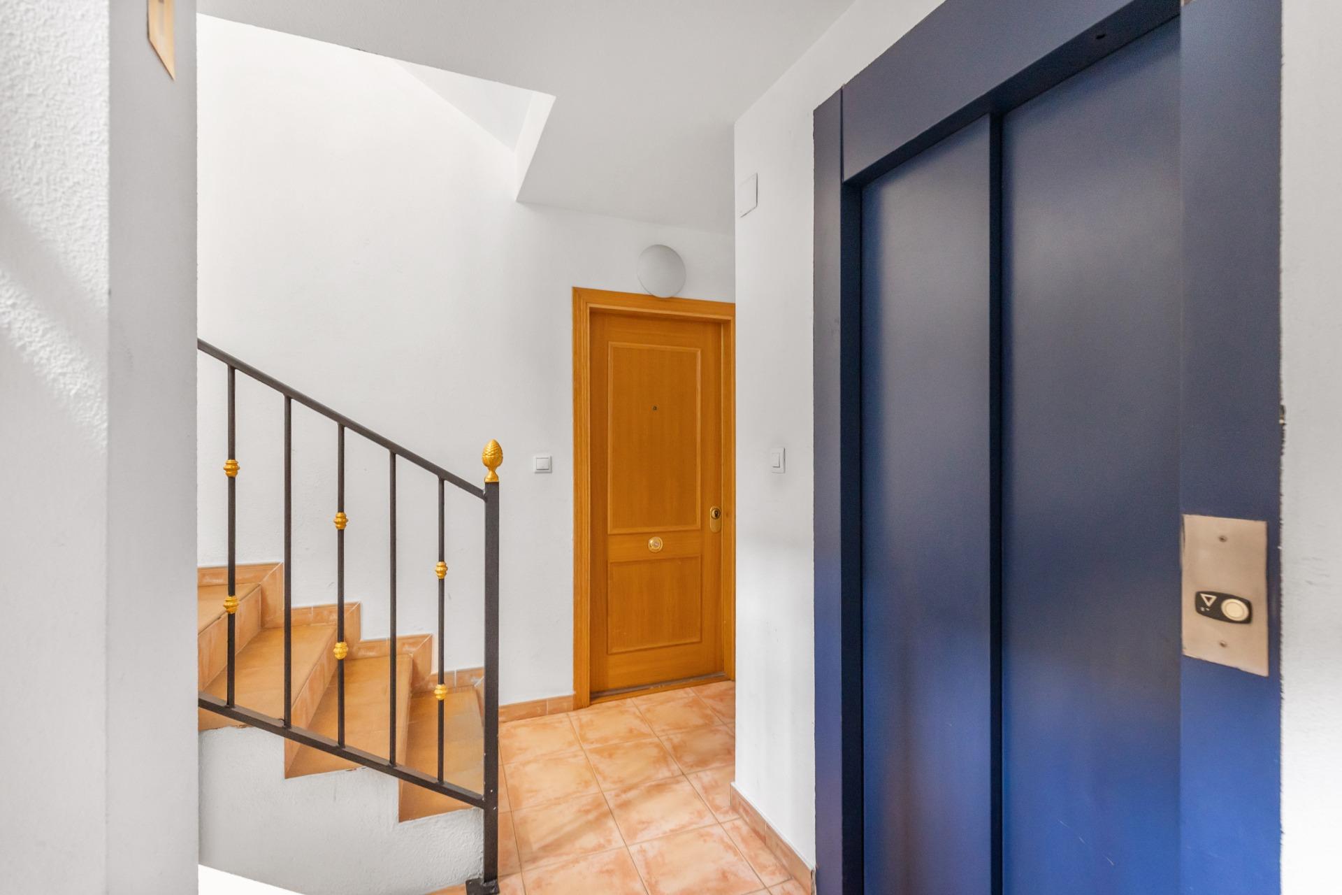 gallery image 1 of Przestronne mieszkanie z 4 sypialniami w centrum – Calle San Pascual (obok Calle Orihuela)