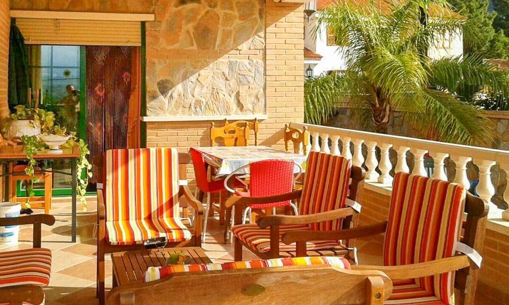 gallery image 3 of Villa à Benidorm: Élégance Castillane & Invest.